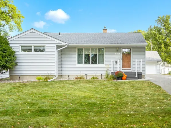 207 23rd Ave N, Fargo, ND 58102