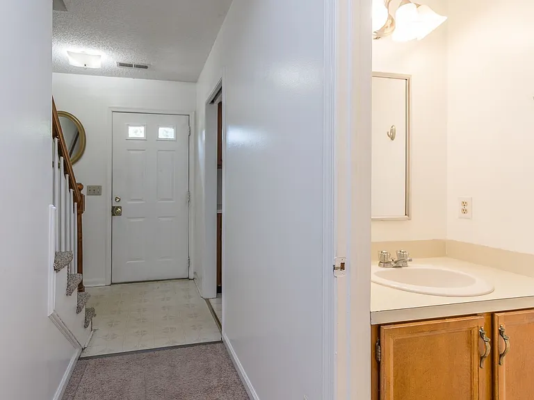 1124 Mountain View Dr — Photo 13