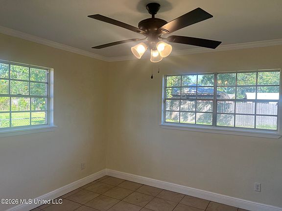 3rd image of 400 Larosa Rd
