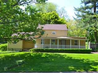327 W Neck Rd, Huntington, NY 11743