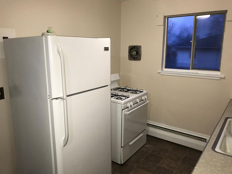 1st image of 111 Meadow Pl APT 3