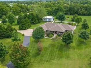 23503 S Southcrest Dr, Peculiar, MO 64078