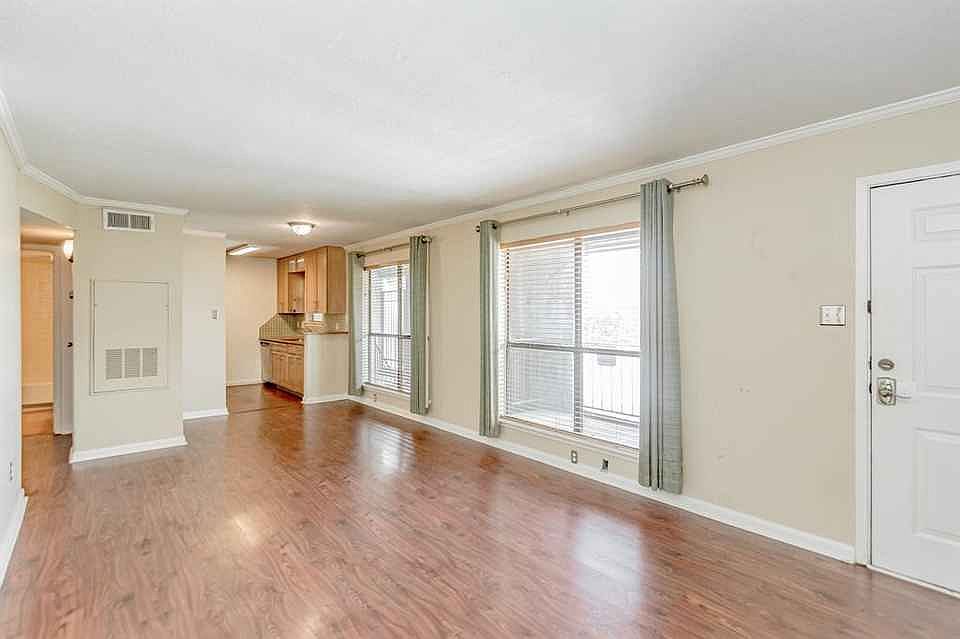 1st image of 101 Stratford St #121