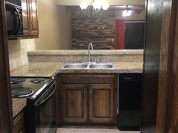 granite counters throughout