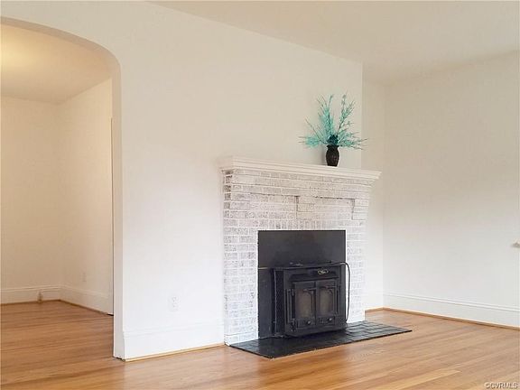 5th image of 128 N New Ave