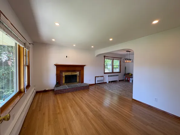 (undisclosed Address), Albertson, NY 11507