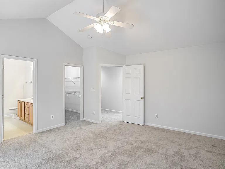 2103 Templeton Gap Dr — Photo 27