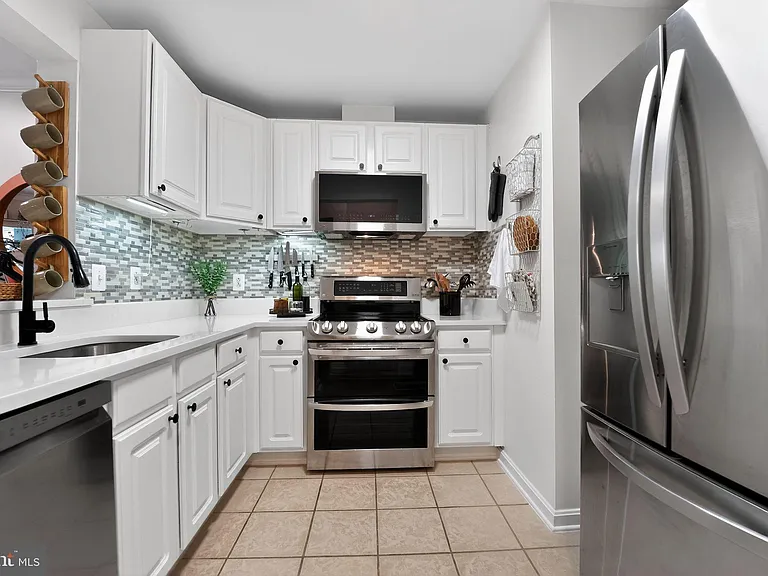 23 Pierside Dr #215 — Photo 11