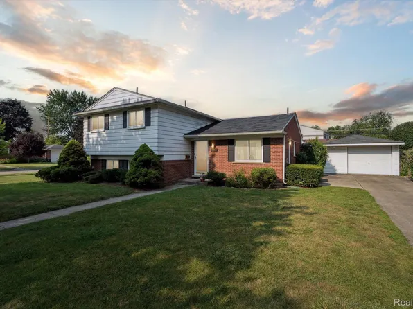 9013 Hubbard St, Livonia, MI 48150