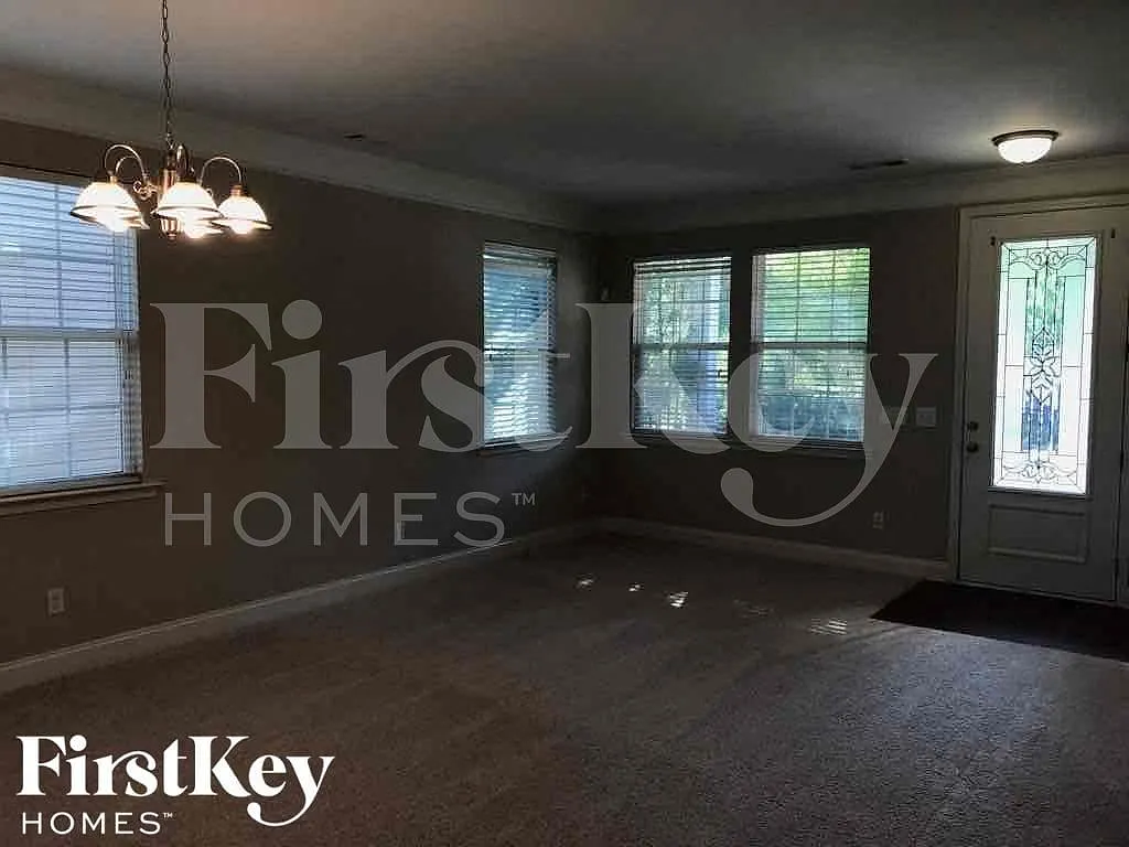 3 bed, 2.5 bath, 2516 sqft, $2,780 — Photo 3