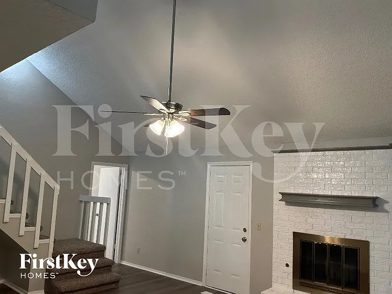 1008 Sennybridge Dr — Photo 5