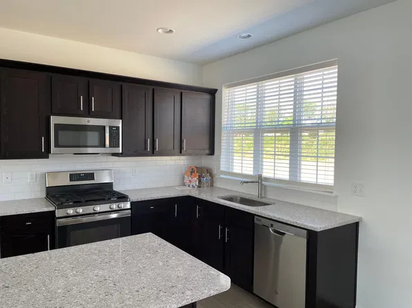 561 Brook Shire Ct, Mechanicsburg, PA 17055