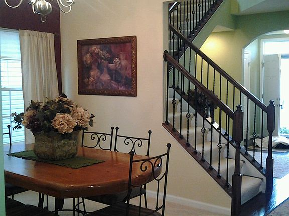 5th image of 19 Runyon Dr