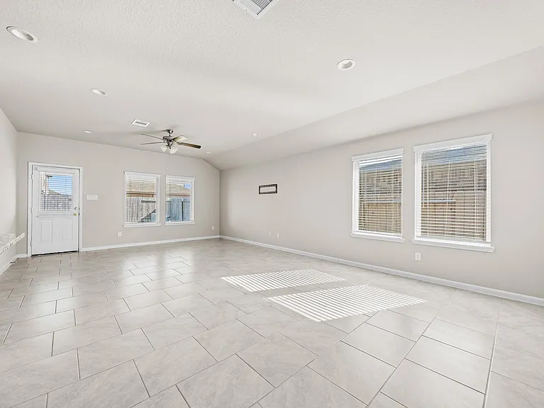 7543 Highland Chase Dr — Photo 24