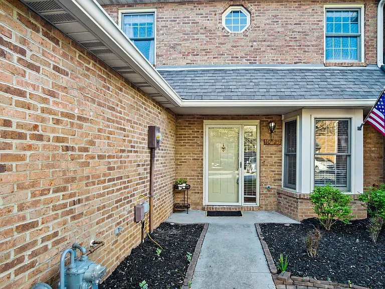 10425 Ravenbrook Ln — Photo 38