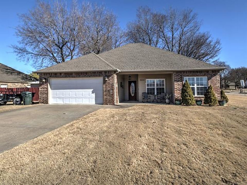 1st image of 2500 Highwood Pl