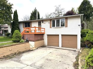 1004 Pelham Blvd, Waterford, MI 48328