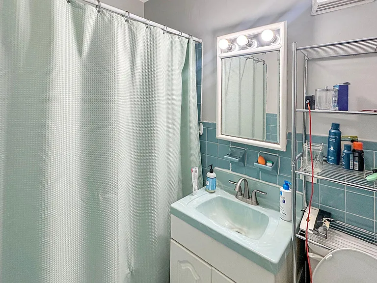 1314 Washington St #4 — Photo 4