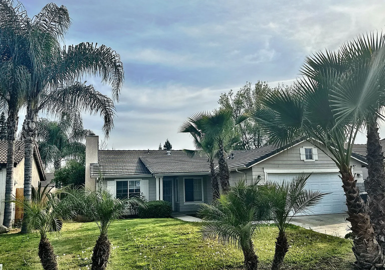 5415 W. Monte Vista Ave. - 3 Bedroom 2 Bathroom - Sw Visalia — Photo 2