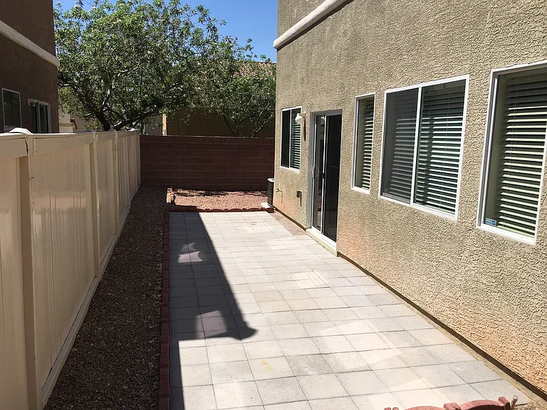 9933 Carrizo Springs Ave — Photo 21