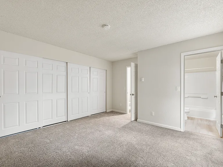 Lakeridge Apartments — Photo 10