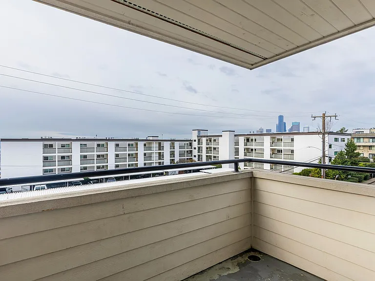 Seattle View Apartments — Photo 16