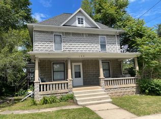 124 E Center St, Burlington, IL 60109