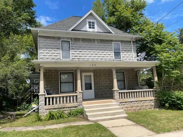124 E Center St, Burlington, IL 60109
