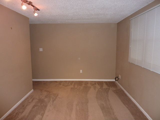 Clean 1 Bedroom duplex