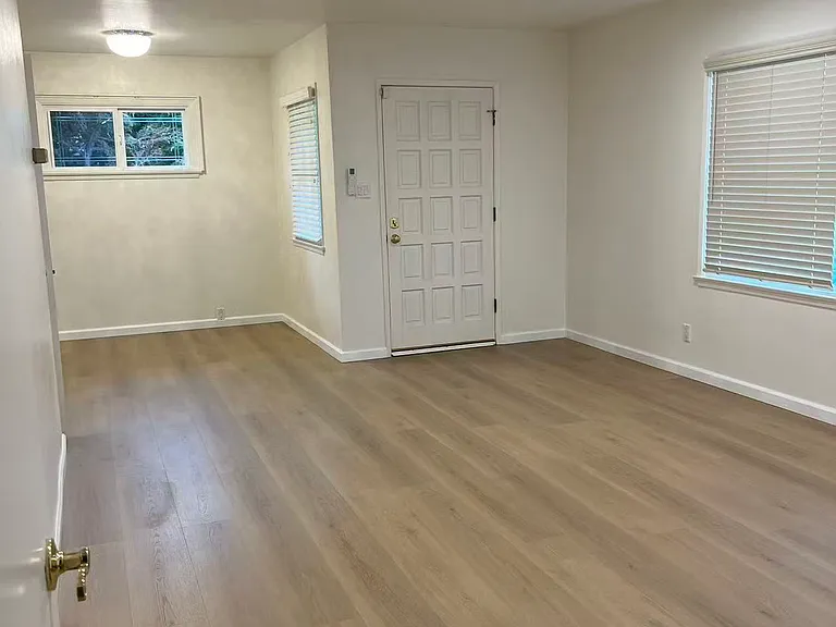 1832 W Corak St — Photo 2