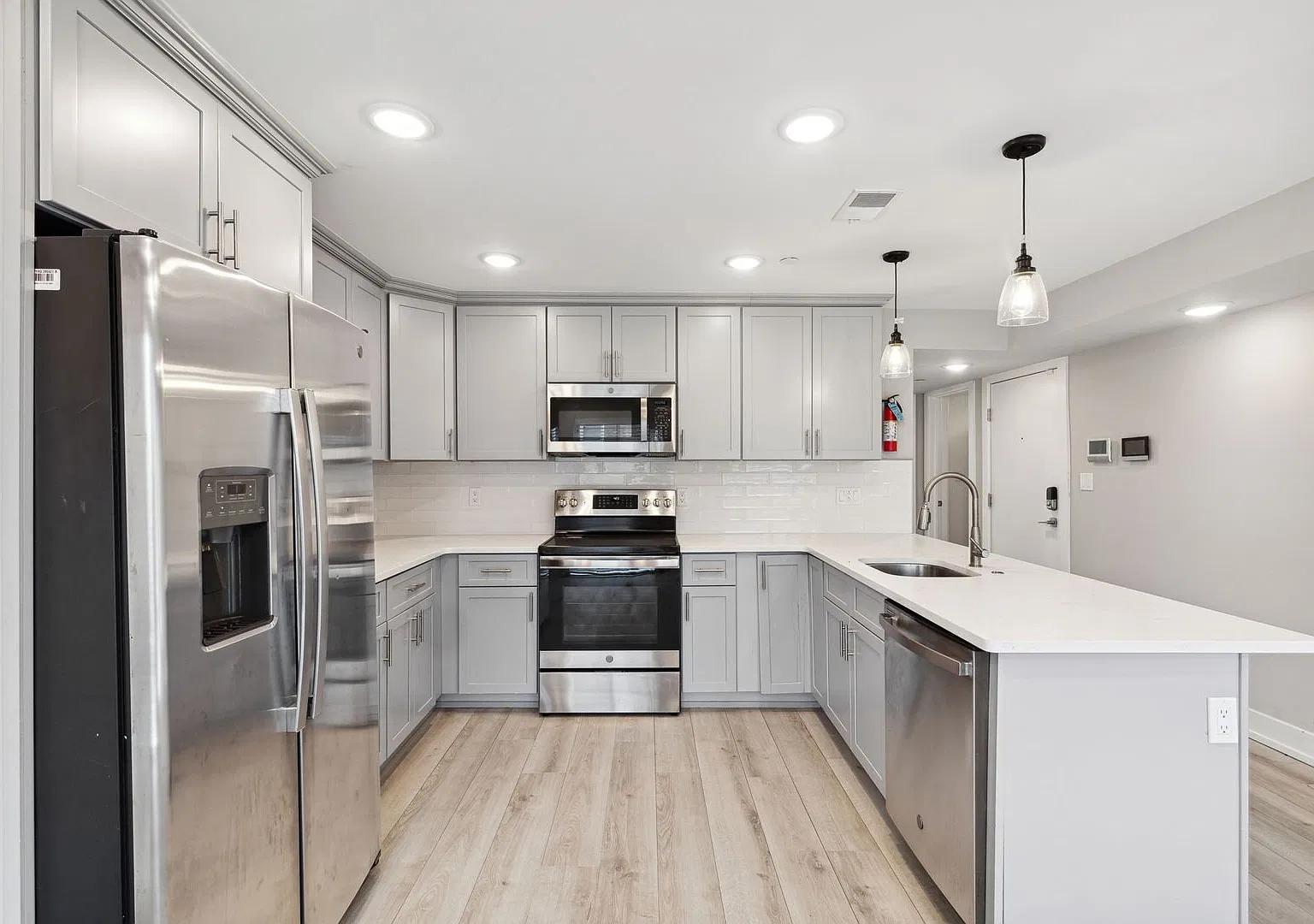 2408 N Mascher St — Photo 4