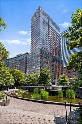 Sold by R New York | media 10