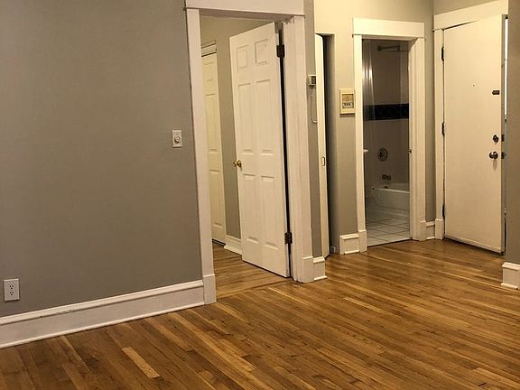 5th image of 810 W Newport Ave APT 1