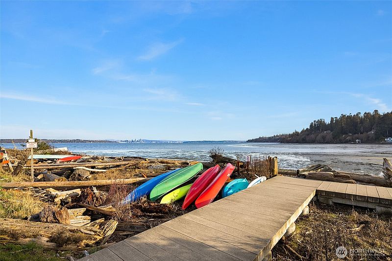 3rd image of 10003 Manitou Beach Drive NE