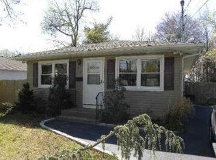 22 1st St, Kings Park, NY 11754