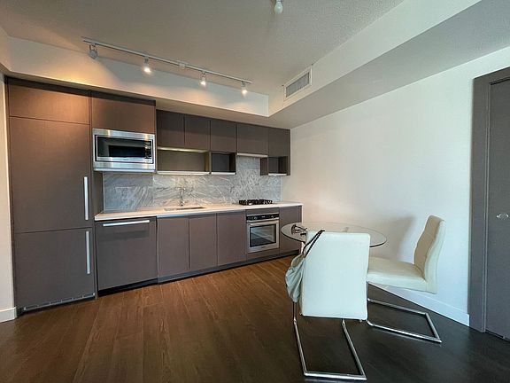 3rd image of 68 Smithe St #1819