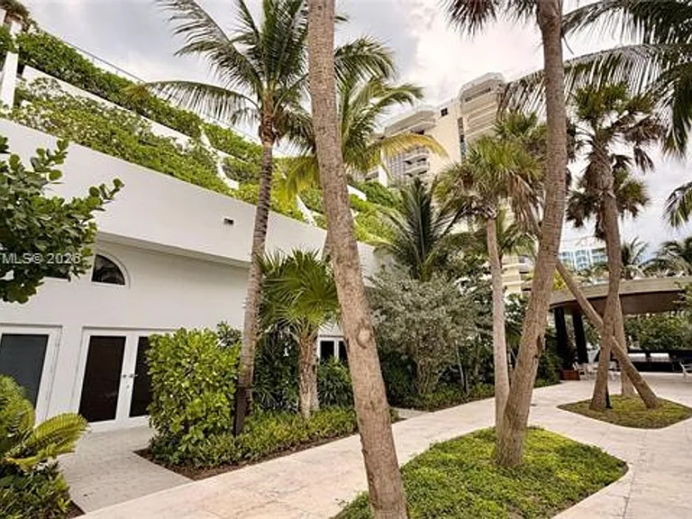 6365 Collins Ave #2201 — Photo 9