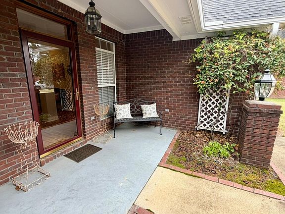 3rd image of 124 Westbrier Rd