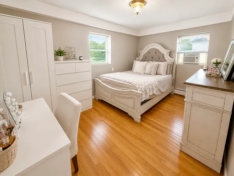 28 Burns Ave #1 — Photo 4