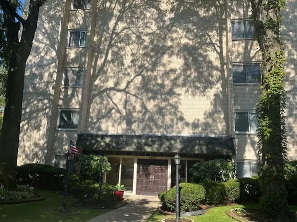 8650 Ferris Ave Unit 403, Morton Grove, IL 60053