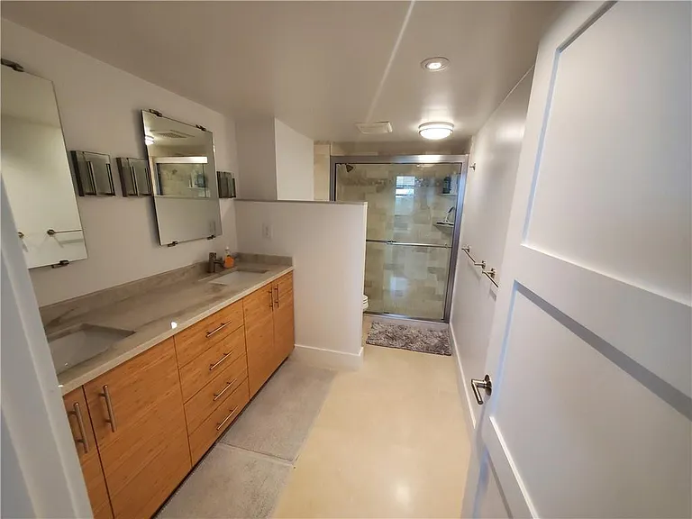 1401 N Riverside Dr #807 — Photo 33