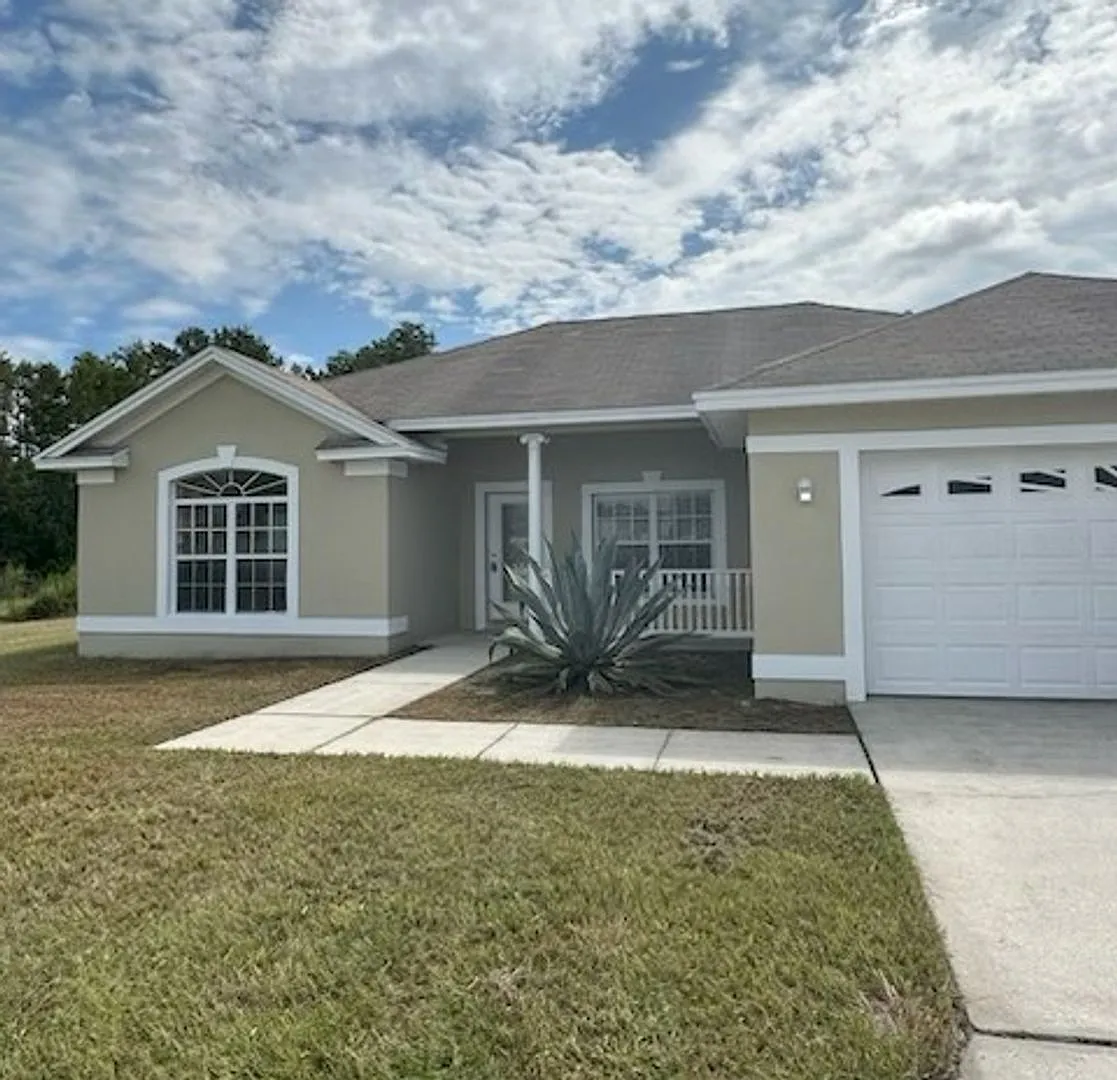 Charming 3-bedroom, 2-bathroom home — Photo 3