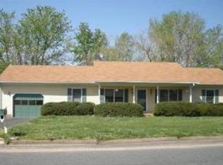 804 Shamrock Dr, Fredericksburg, VA 22407