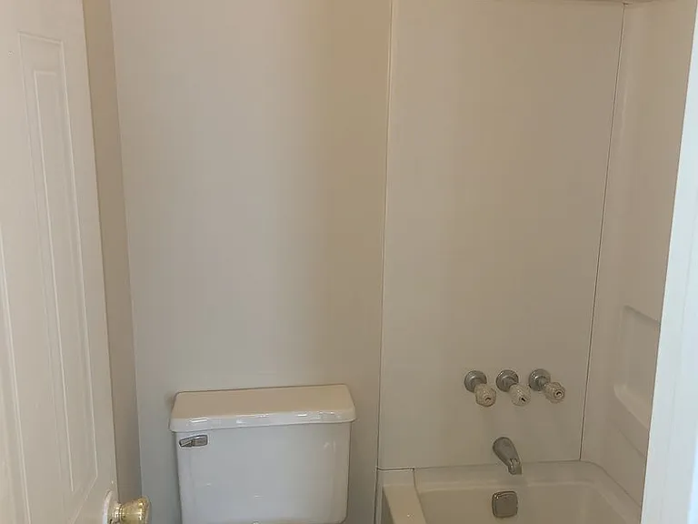 8010 Woodlake Dr — Photo 16