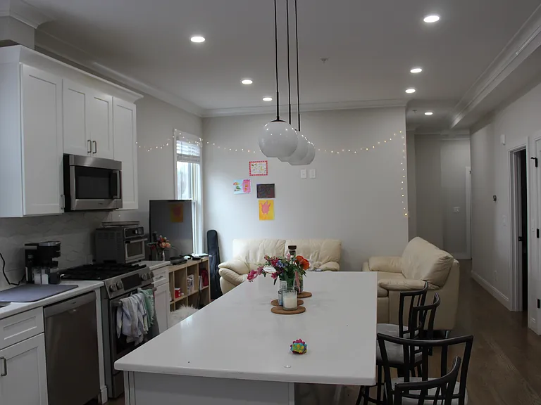 153 Foster St #1 — Photo 7