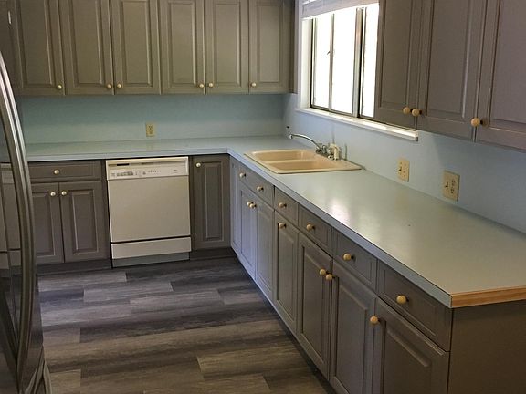 3rd image of 3000 W Avenue S