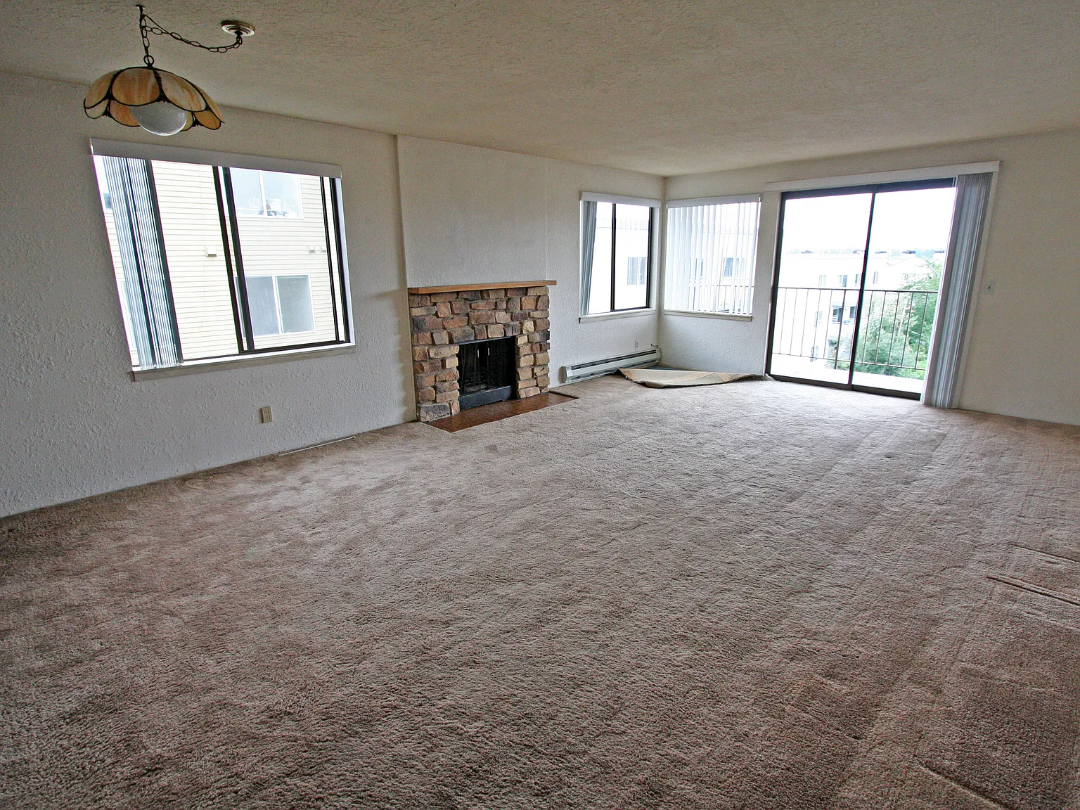 2 bed, 800 sqft, $2,200 — Photo 2