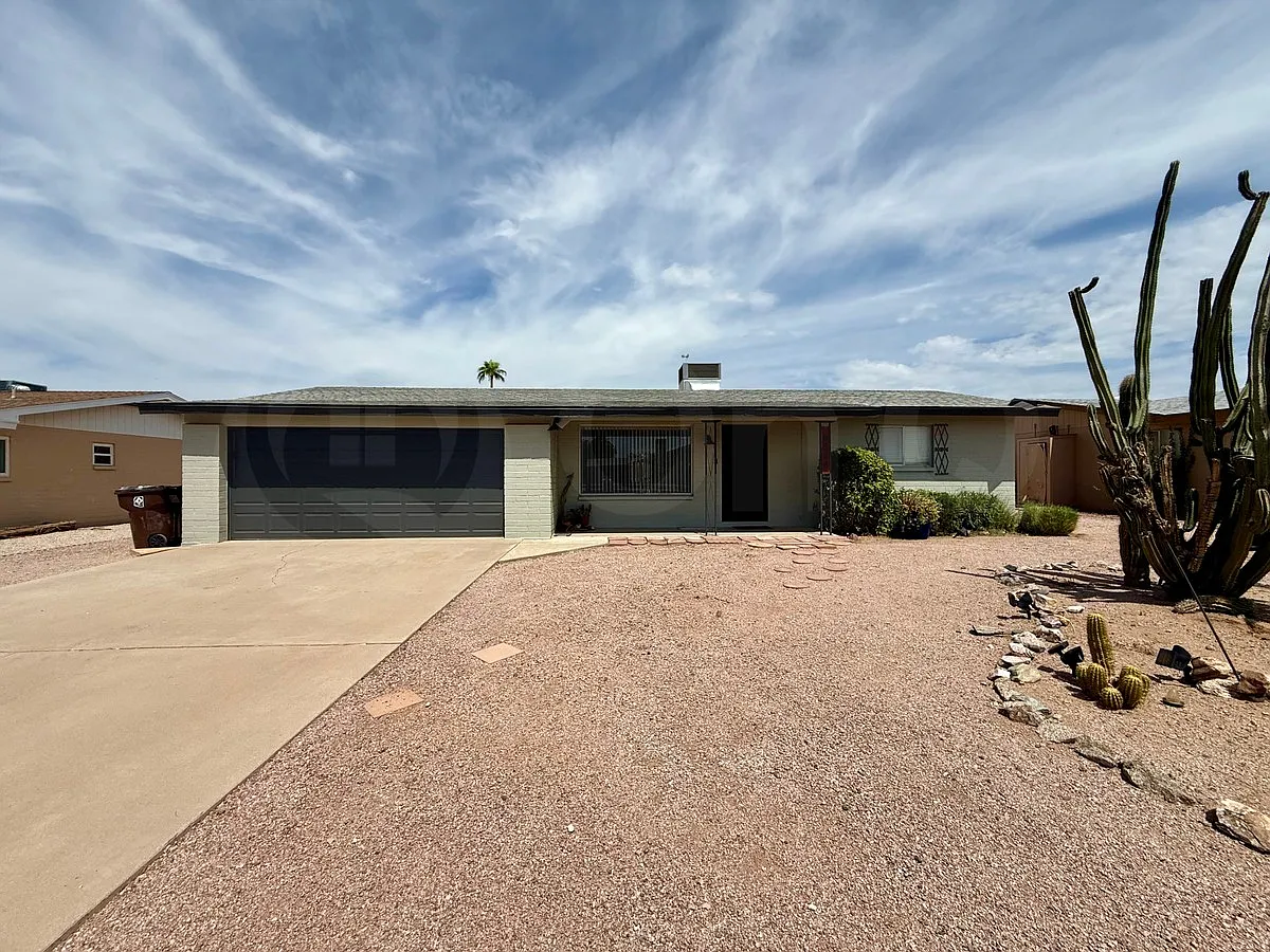 2 bed, 1.0 bath, 924 sqft, $1,600 — Photo 3