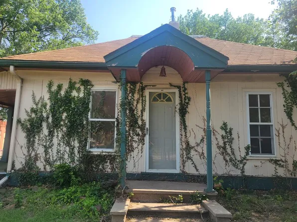 218 W 1st St, Miltonvale, KS 67466