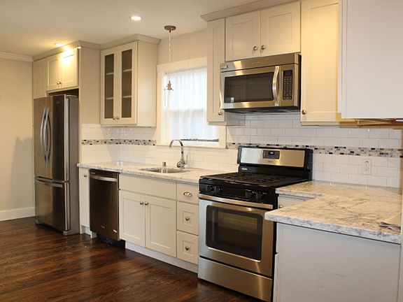 3rd image of 2887 Lincoln Ave